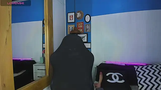 Snapshot of VladHellsing4 chatting on 5, 11, 2025 VladHellsing4 online show from 5, 11, 2025