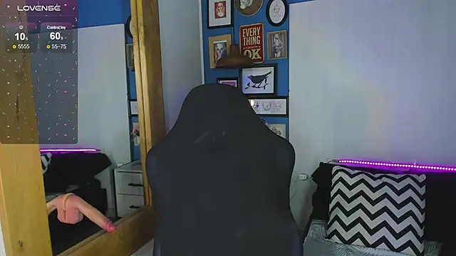 Snapshot of VladHellsing4 chatting on 19, 11, 2025 VladHellsing4 online show from 19, 11, 2025