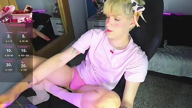 Snapshot of VladHellsing4 chatting on 18, 12, 2025 VladHellsing4 online show from 18, 12, 2025