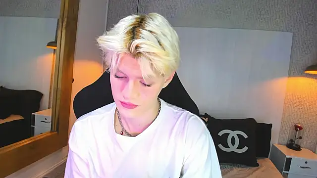 Snapshot of VladHellsing4 chatting on 25, 2, 2026 VladHellsing4 online show from 25, 2, 2026