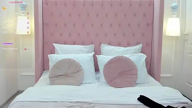 Snapshot of MilaVoxx chatting on 4, 12, 2024 MilaVoxx online show from 4, 12, 2024