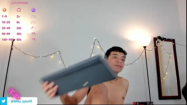 Snapshot of mike_tylor01 chatting on 10, 3, 2025 mike tylor01 online show from 10, 3, 2025