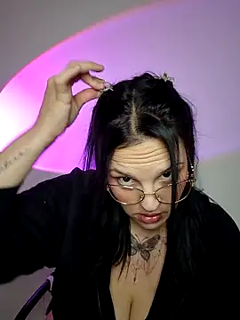 Jujuicy 97 online show from 6, 3, 2026