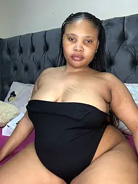 Snapshot of Anaelle24 chatting on 7, 5, 2026 Anaelle24 online show from 7, 5, 2026