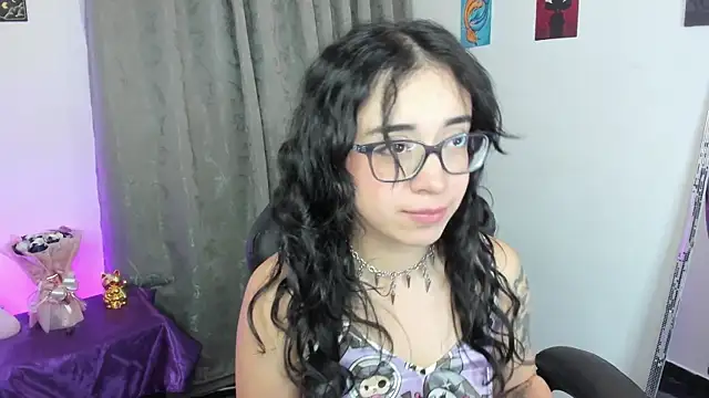 Snapshot of indra_cam chatting on 12, 7, 2026 indra cam online show from 12, 7, 2026