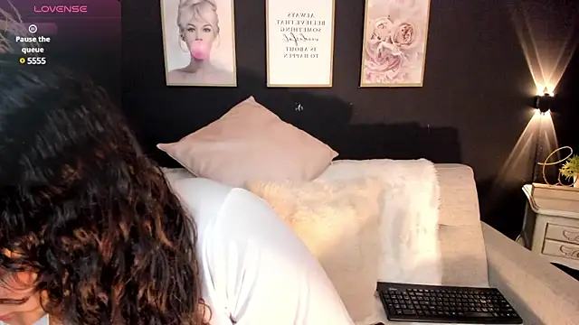 Keisha west online show from 4, 2, 2025