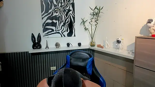 Snapshot of Daemon21 chatting on 13, 11, 2025 Daemon21 online show from 13, 11, 2025