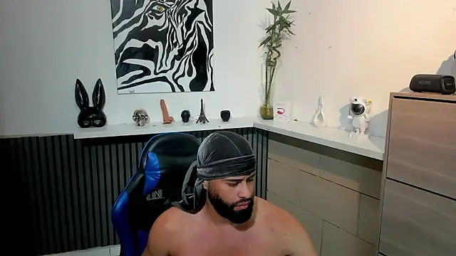 Snapshot of Daemon21 chatting on 4, 12, 2025 Daemon21 online show from 4, 12, 2025