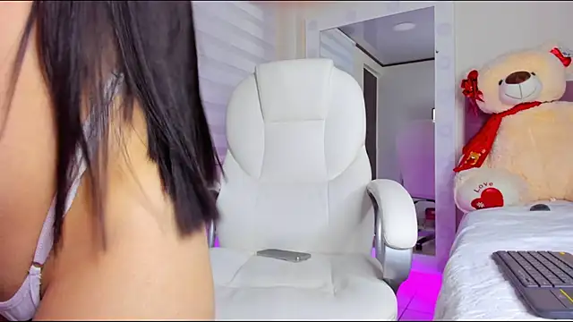 Snapshot of isaa_19 chatting on 6, 2, 2025 isaa 19 online show from 6, 2, 2025