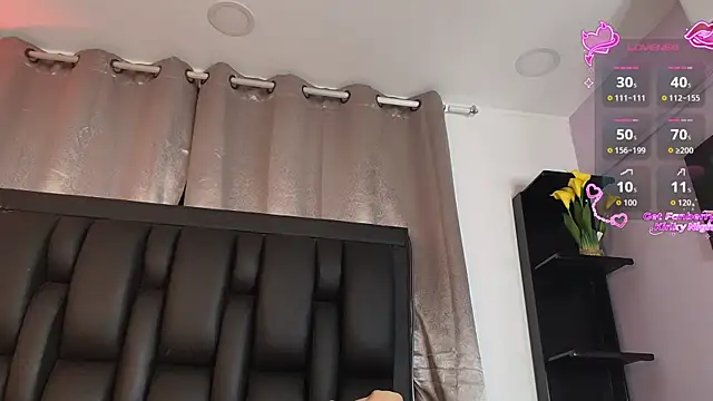 Snapshot of SaraRoy_ chatting on 8, 6, 2026 SaraRoy online show from 8, 6, 2026