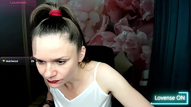 Snapshot of AriaGray chatting on 4, 11, 2025 AriaGray online show from 4, 11, 2025