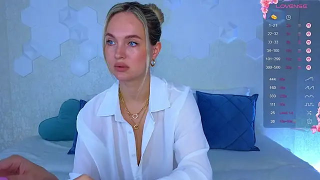 Snapshot of Lynna_Sparks chatting on 11, 9, 2025 Lynna Sparks online show from 11, 9, 2025