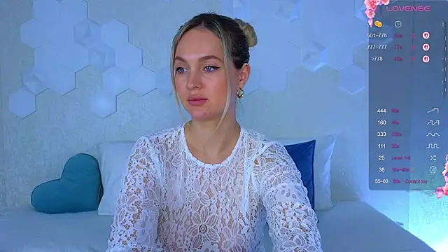 Snapshot of Lynna_Sparks chatting on 24, 10, 2025 Lynna Sparks online show from 24, 10, 2025