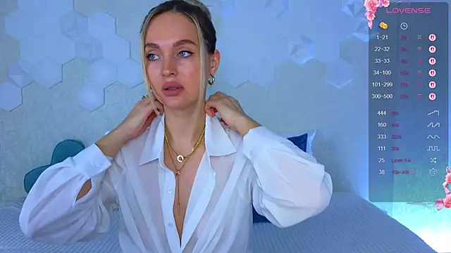 Snapshot of Lynna_Sparks chatting on 19, 11, 2025 Lynna Sparks online show from 19, 11, 2025