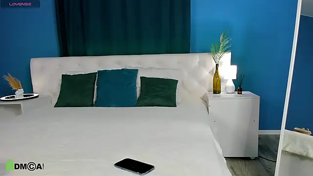 Eva  Lewis online show from 13, 9, 2025