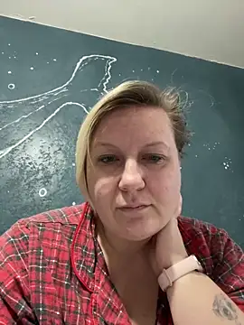 Snapshot of CuteHanna chatting on 18, 12, 2025 CuteHanna online show from 18, 12, 2025