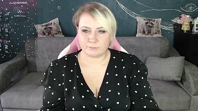 Snapshot of CuteHanna chatting on 23, 12, 2025 CuteHanna online show from 23, 12, 2025