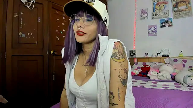 Snapshot of LunaDeCristall chatting on 9, 10, 2025 LunaDeCristall online show from 9, 10, 2025