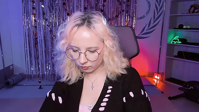 Snapshot of JasmineMilko chatting on 12, 3, 2025 JasmineMilko online show from 12, 3, 2025