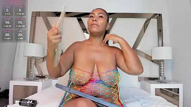 Snapshot of OliviaBurning chatting on 14, 2, 2025 OliviaBurning online show from 14, 2, 2025