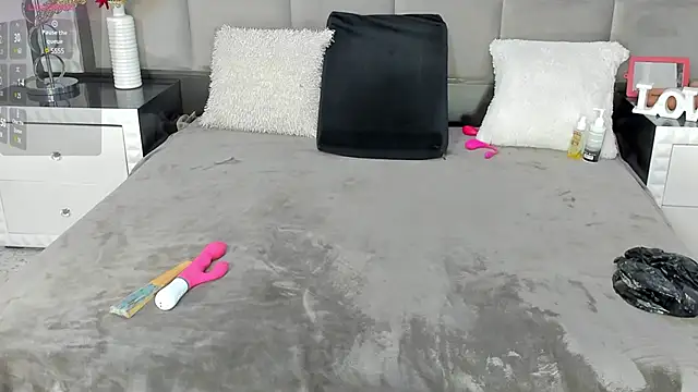 Snapshot of OliviaBurning chatting on 4, 3, 2025 OliviaBurning online show from 4, 3, 2025