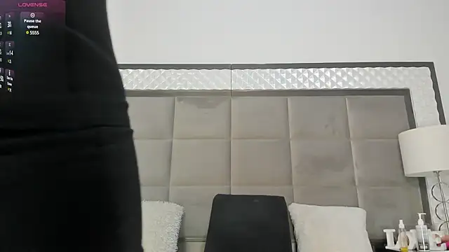 Snapshot of OliviaBurning chatting on 6, 3, 2025 OliviaBurning online show from 6, 3, 2025