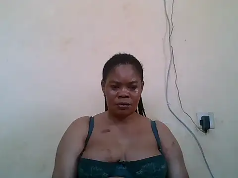 Snapshot of ANALQUEEN4 chatting on 4, 12, 2025 ANALQUEEN4 online show from 4, 12, 2025