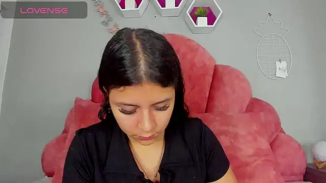 Snapshot of EngelStone chatting on 24, 12, 2024 EngelStone online show from 24, 12, 2024