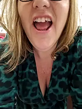 Snapshot of Mara-24 chatting on 10, 1, 2025 Mara-24 online show from 10, 1, 2025