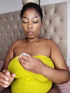 Snapshot of bigbootyboohle chatting on 17, 7, 2026 bigbootyboohle online show from 17, 7, 2026