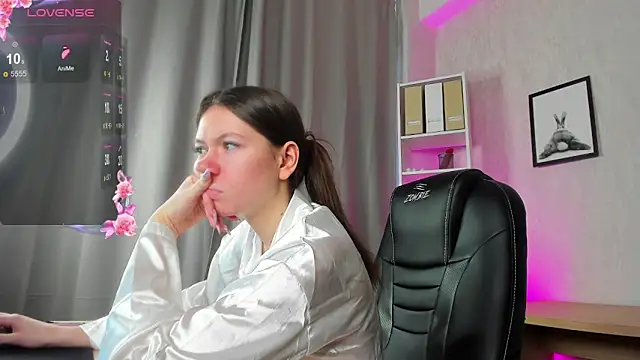 Snapshot of Nicole_Charm chatting on 5, 3, 2025 Nicole Charm online show from 5, 3, 2025