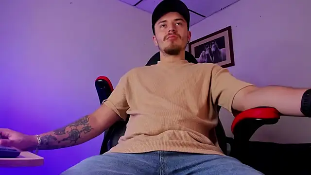 Snapshot of james_connor2 chatting on 11, 1, 2025 james connor2 online show from 11, 1, 2025