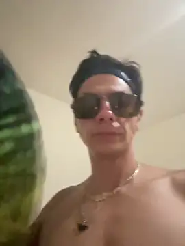 Snapshot of latino1986 chatting on 1, 2, 2025 latino1986 online show from 1, 2, 2025