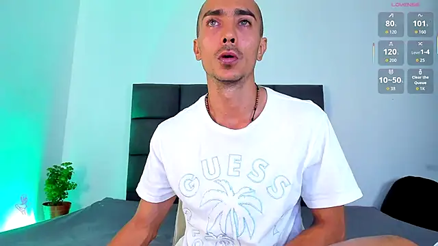 Snapshot of steven_hott8 chatting on 15, 12, 2025 steven hott8 online show from 15, 12, 2025