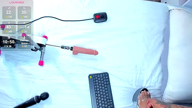 Snapshot of CintiaVega chatting on 1, 2, 2025 CintiaVega online show from 1, 2, 2025