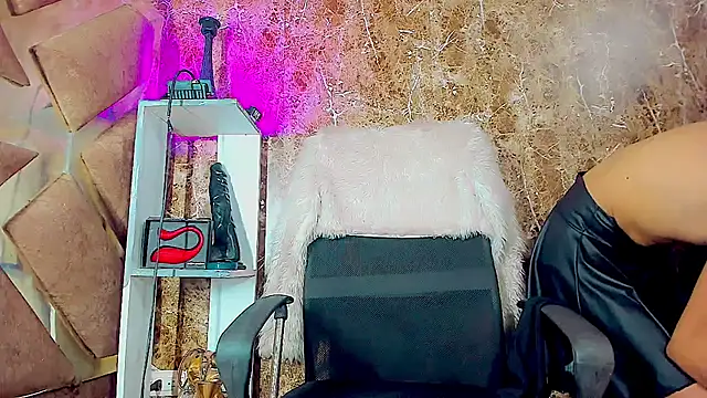 Snapshot of dirtycock2002 chatting on 8, 10, 2025 dirtycock2002 online show from 8, 10, 2025