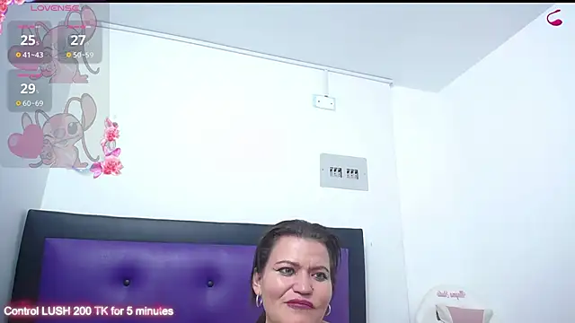 Snapshot of kambelroche chatting on 13, 3, 2025 kambelroche online show from 13, 3, 2025