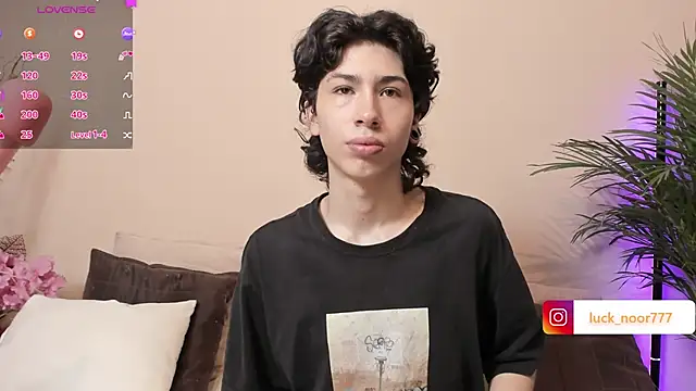 Snapshot of luck_noor7 chatting on 4, 1, 2025 luck noor7 online show from 4, 1, 2025