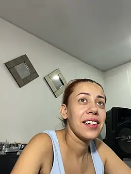 Snapshot of AnnbellaRosse chatting on 5, 1, 2025 AnnbellaRosse online show from 5, 1, 2025
