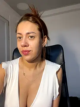 Snapshot of AnnbellaRosse chatting on 30, 9, 2025 AnnbellaRosse online show from 30, 9, 2025