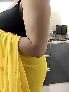 Snapshot of Diya_Chopra chatting on 17, 12, 2024 Diya Chopra online show from 17, 12, 2024