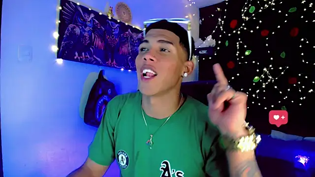 Snapshot of Damian_latinxxx chatting on 31, 12, 2024 Damian latinxxx online show from 31, 12, 2024