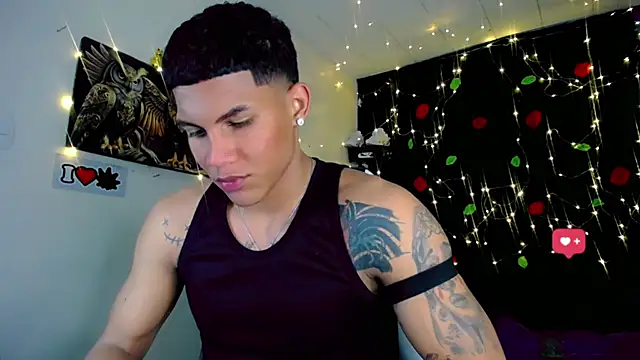 Snapshot of Damian_latinxxx chatting on 8, 1, 2025 Damian latinxxx online show from 8, 1, 2025