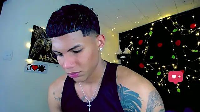 Snapshot of Damian_latinxxx chatting on 8, 1, 2025 Damian latinxxx online show from 8, 1, 2025