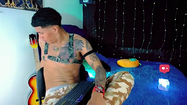 Snapshot of Damian_latinxxx chatting on 12, 1, 2025 Damian latinxxx online show from 12, 1, 2025