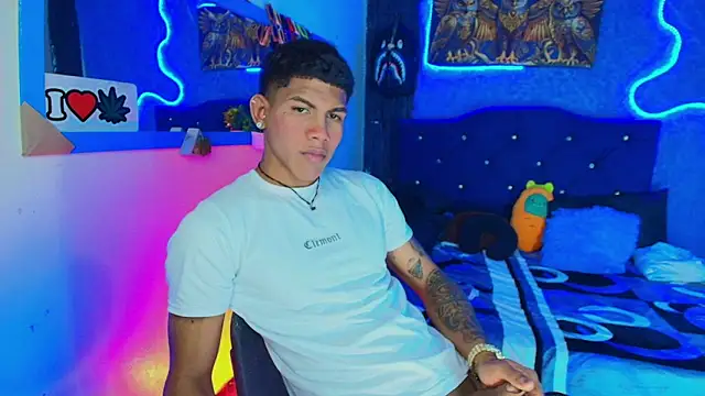 Snapshot of Damian_latinxxx chatting on 28, 1, 2025 Damian latinxxx online show from 28, 1, 2025