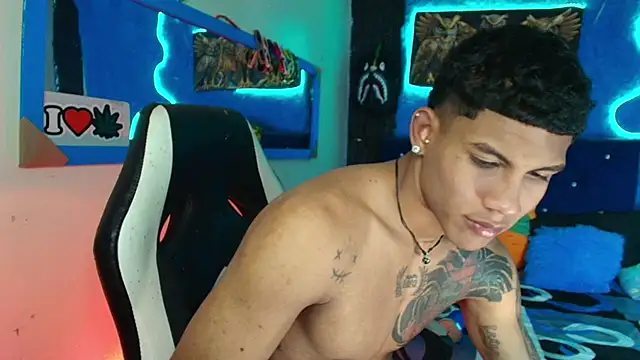 Snapshot of Damian_latinxxx chatting on 28, 1, 2025 Damian latinxxx online show from 28, 1, 2025