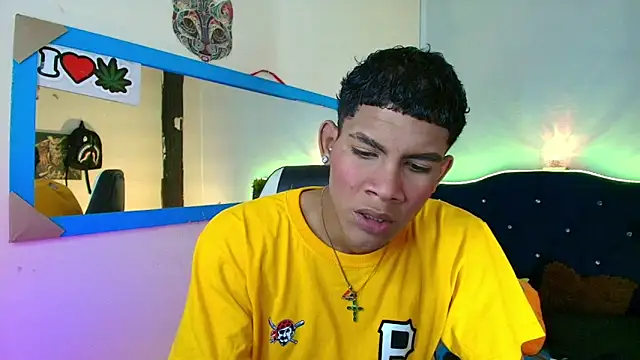 Snapshot of Damian_latinxxx chatting on 2, 2, 2025 Damian latinxxx online show from 2, 2, 2025