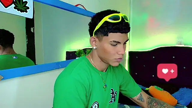 Snapshot of Damian_latinxxx chatting on 3, 2, 2025 Damian latinxxx online show from 3, 2, 2025