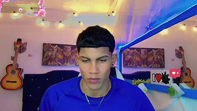 Snapshot of Damian_latinxxx chatting on 7, 2, 2025 Damian latinxxx online show from 7, 2, 2025